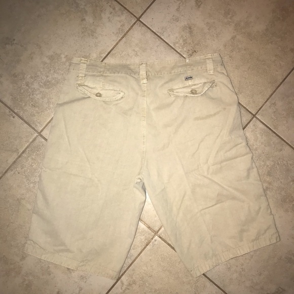 Shorts - Picture 2 of 3